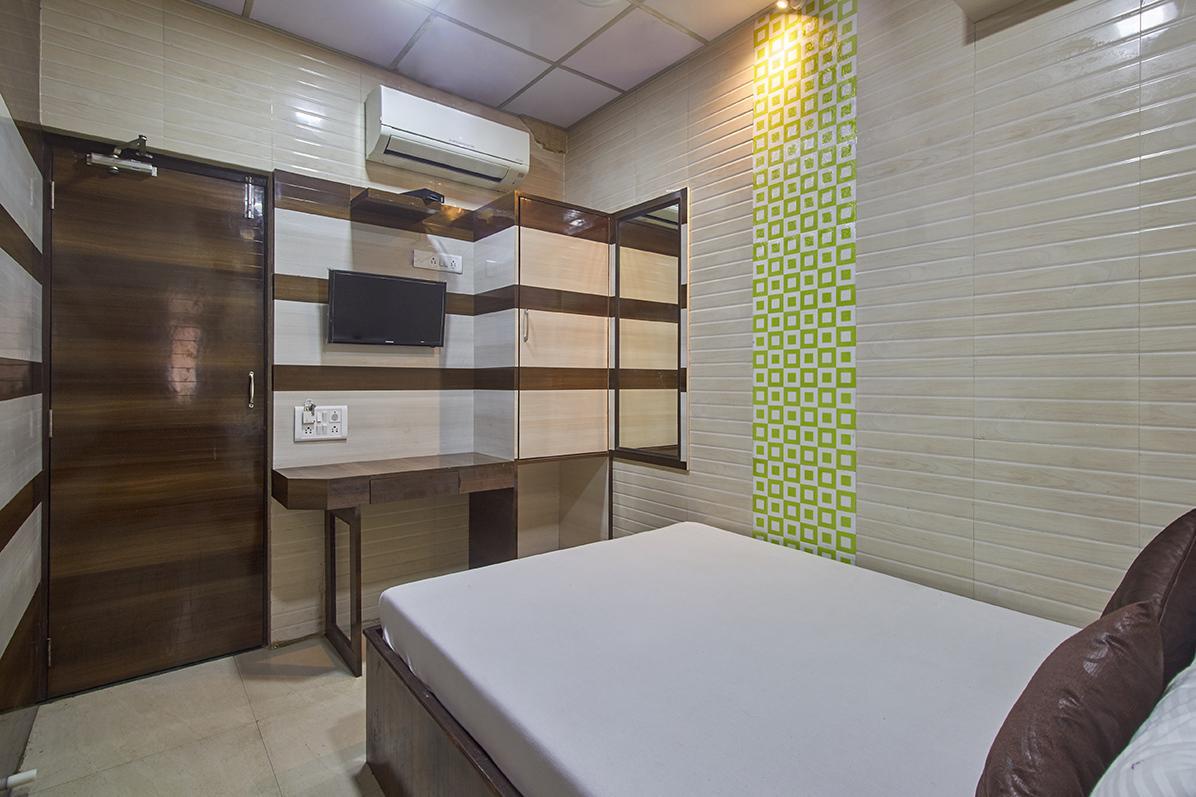 Plaza Guest House Mumbai Bagian luar foto