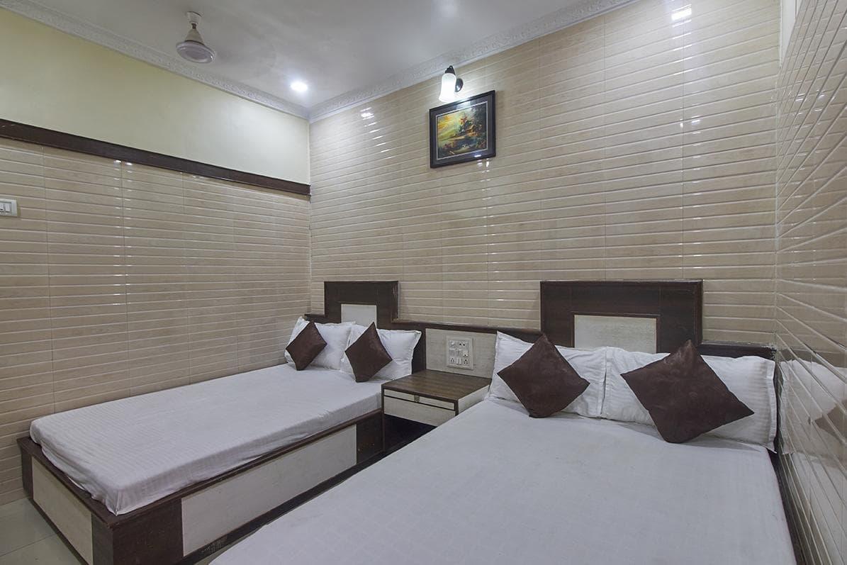 Plaza Guest House Mumbai Bagian luar foto
