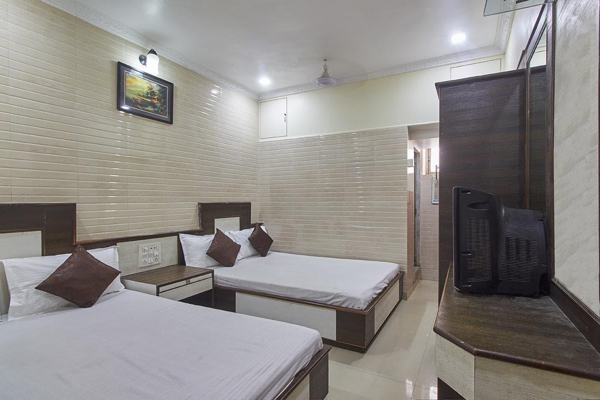 Plaza Guest House Mumbai Bagian luar foto